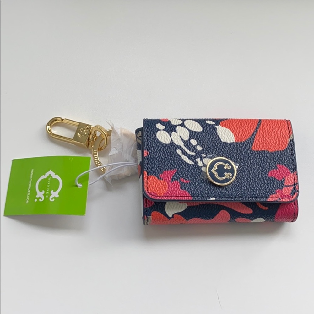 C. Wonder wallet keychain